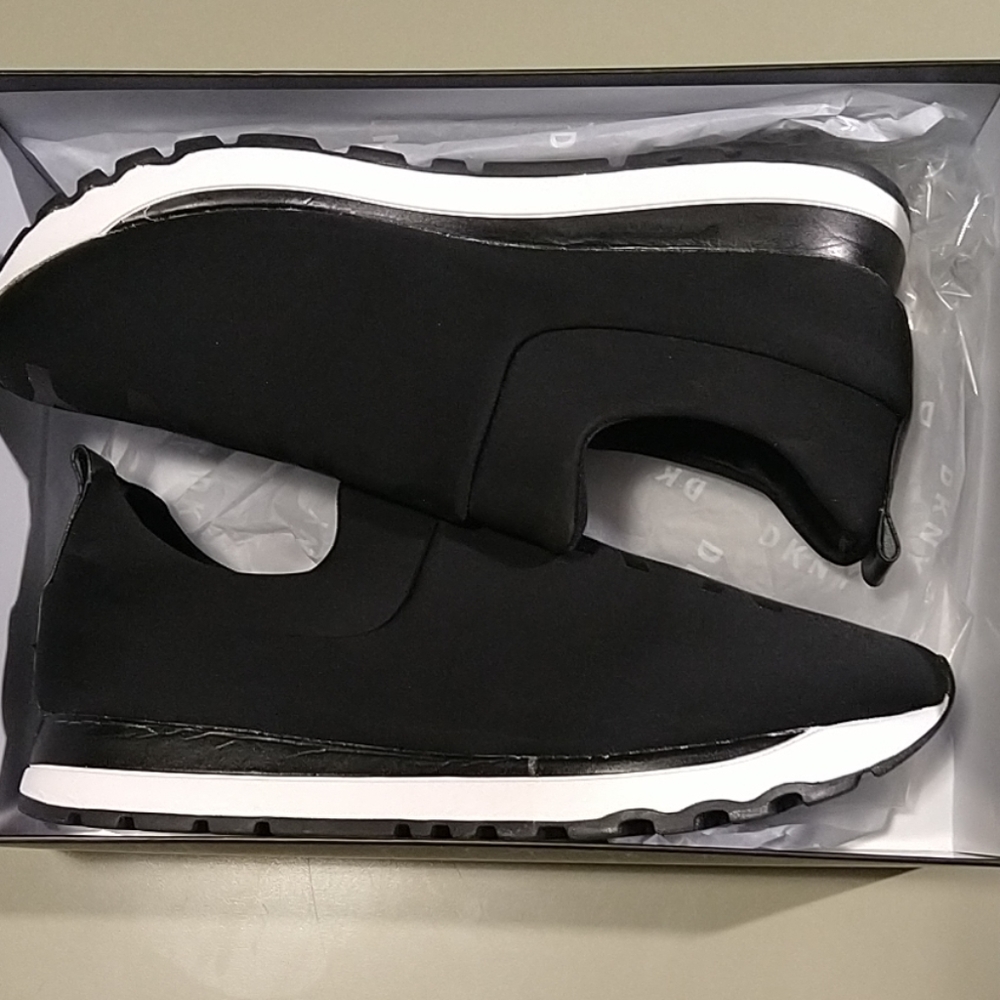 Dkny jadyn slip on jog size 10 new with flaws